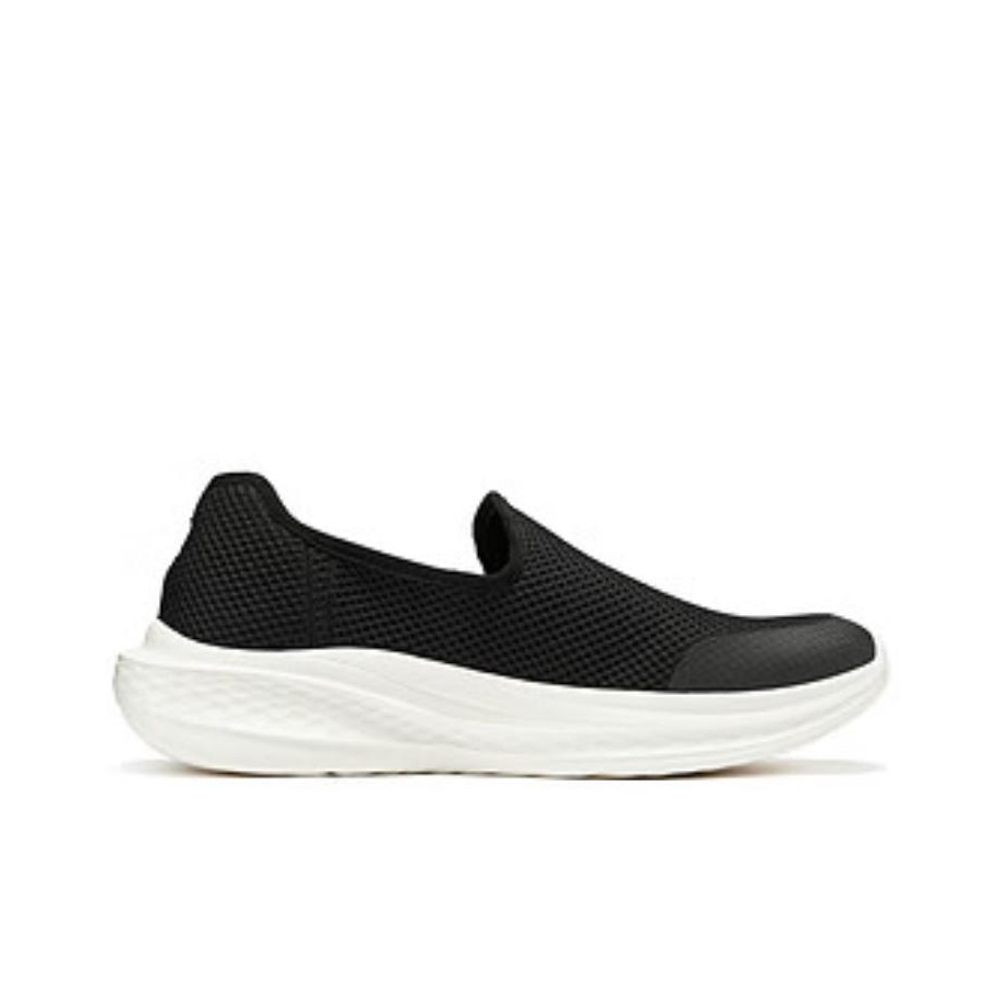 Skechers SLADE Low top Casual  - Men'S Shoes Black And White ulasan dan harga
